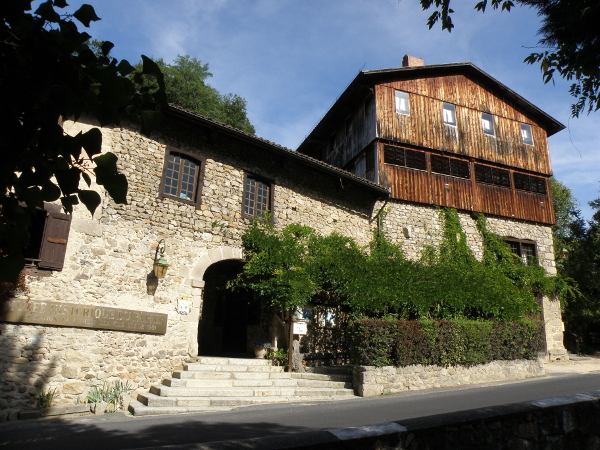 L'entrée principale du Moulin Richard de Bas