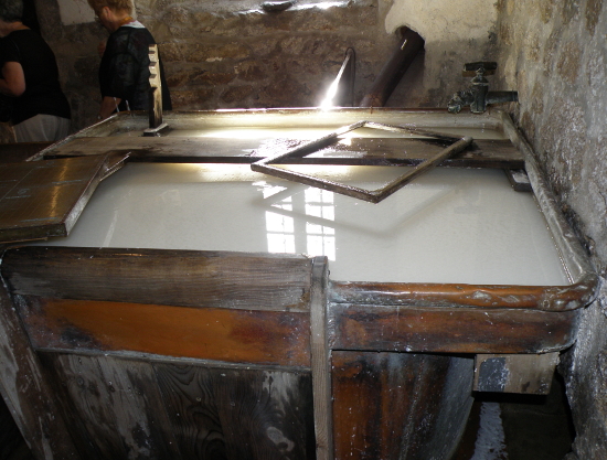 La cuve dans laquelle est plongée la forme