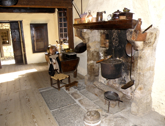 L'âtre du logis des maîtres-papetiers d'autrefois