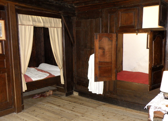 Deux lits clos, dans la chambre des maîtres-papetiers