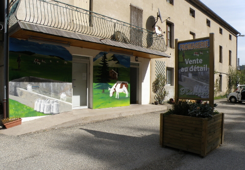 Une photo de l'accueil de la laiterie fromagerie Rissoan