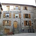 La façade principale de la filature des Calquières